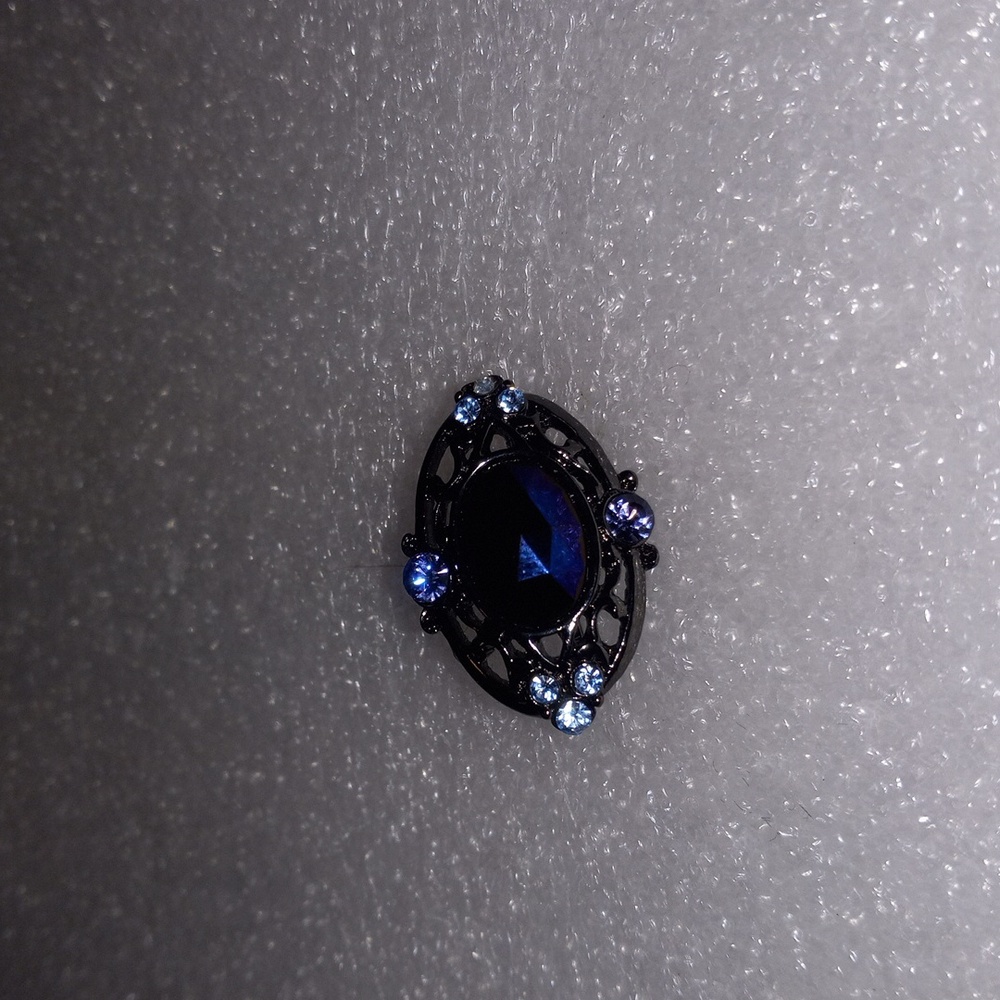1928 brooch.